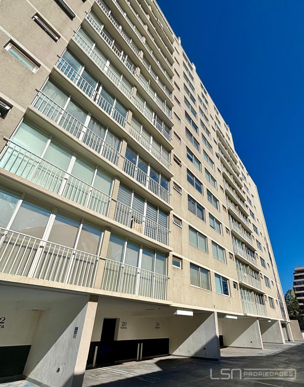Excelente Departamento Rotonda Atenas - Las Condes